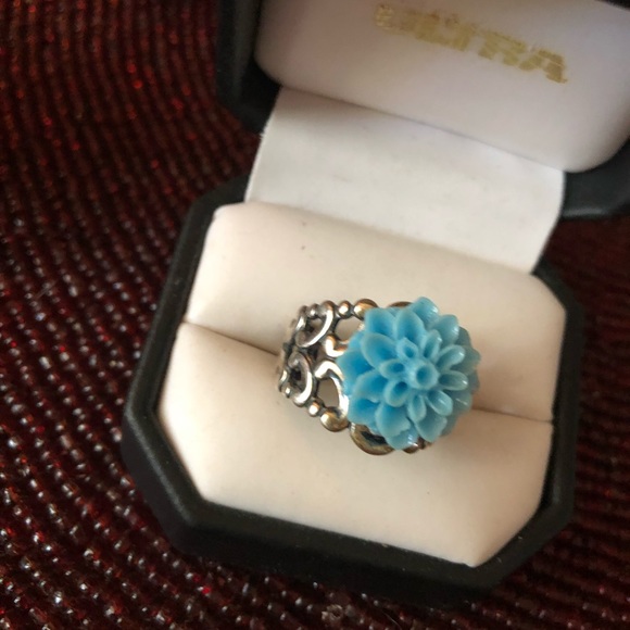 Vintage Flower Ring - Picture 2 of 5